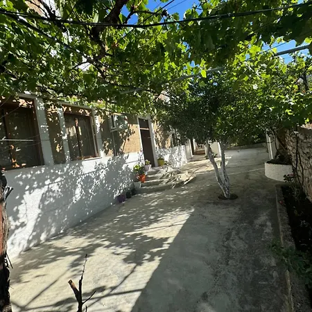 Alesio House * Delvine