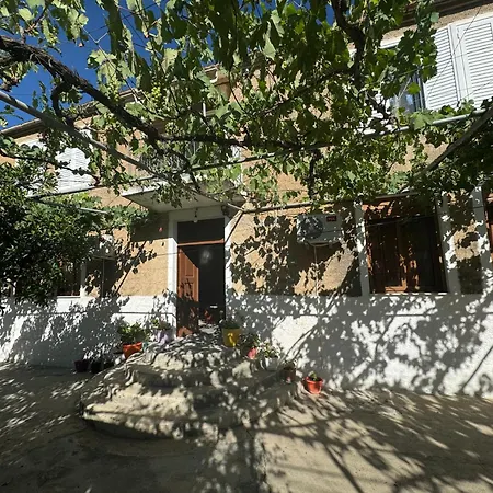 Alesio House Delvine