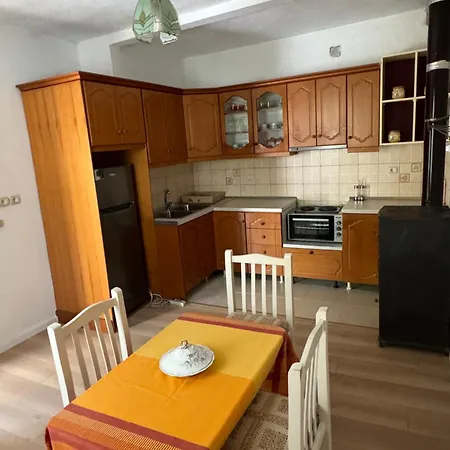 Alesio House